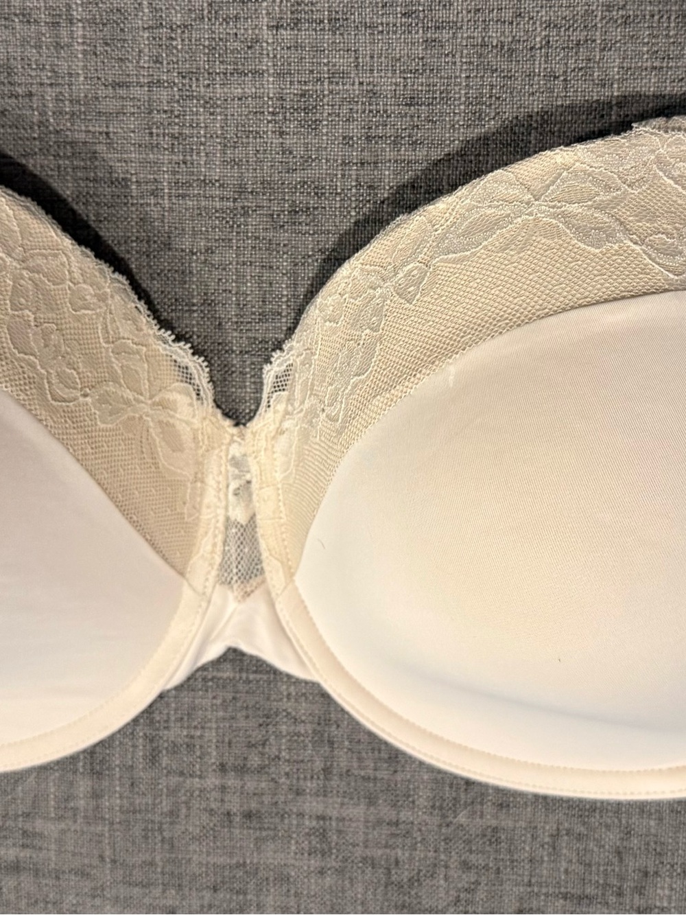 NWT Olga Lace Trim Cloud 9 Underwire Bra - Nude